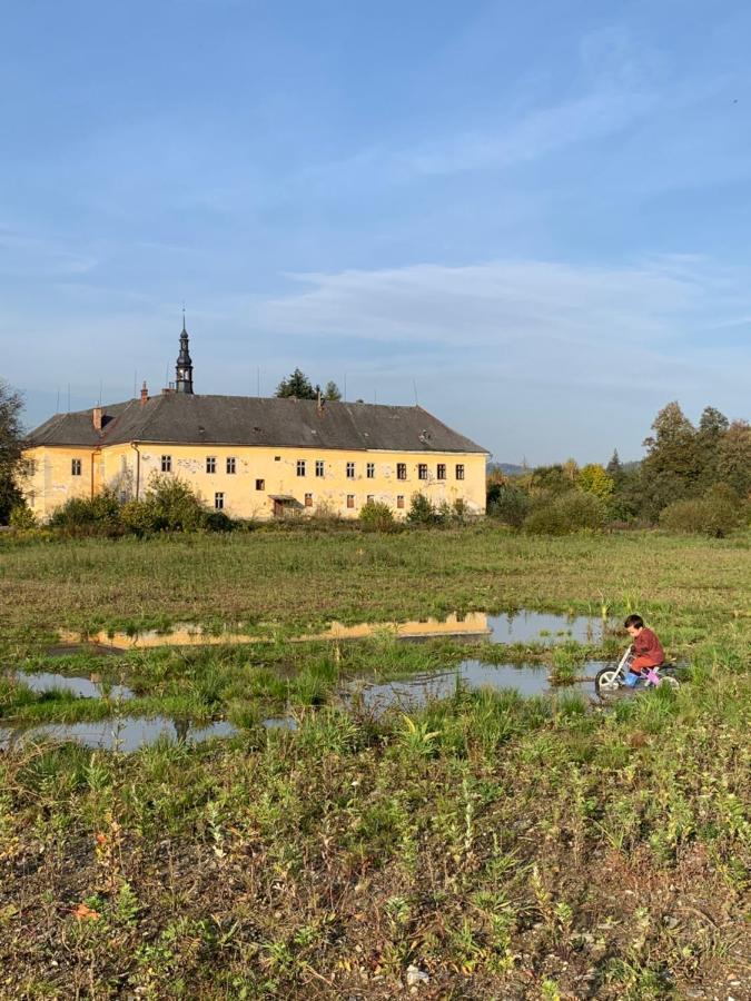 Апартаменты Zamek Ruda Nad Moravou Экстерьер фото